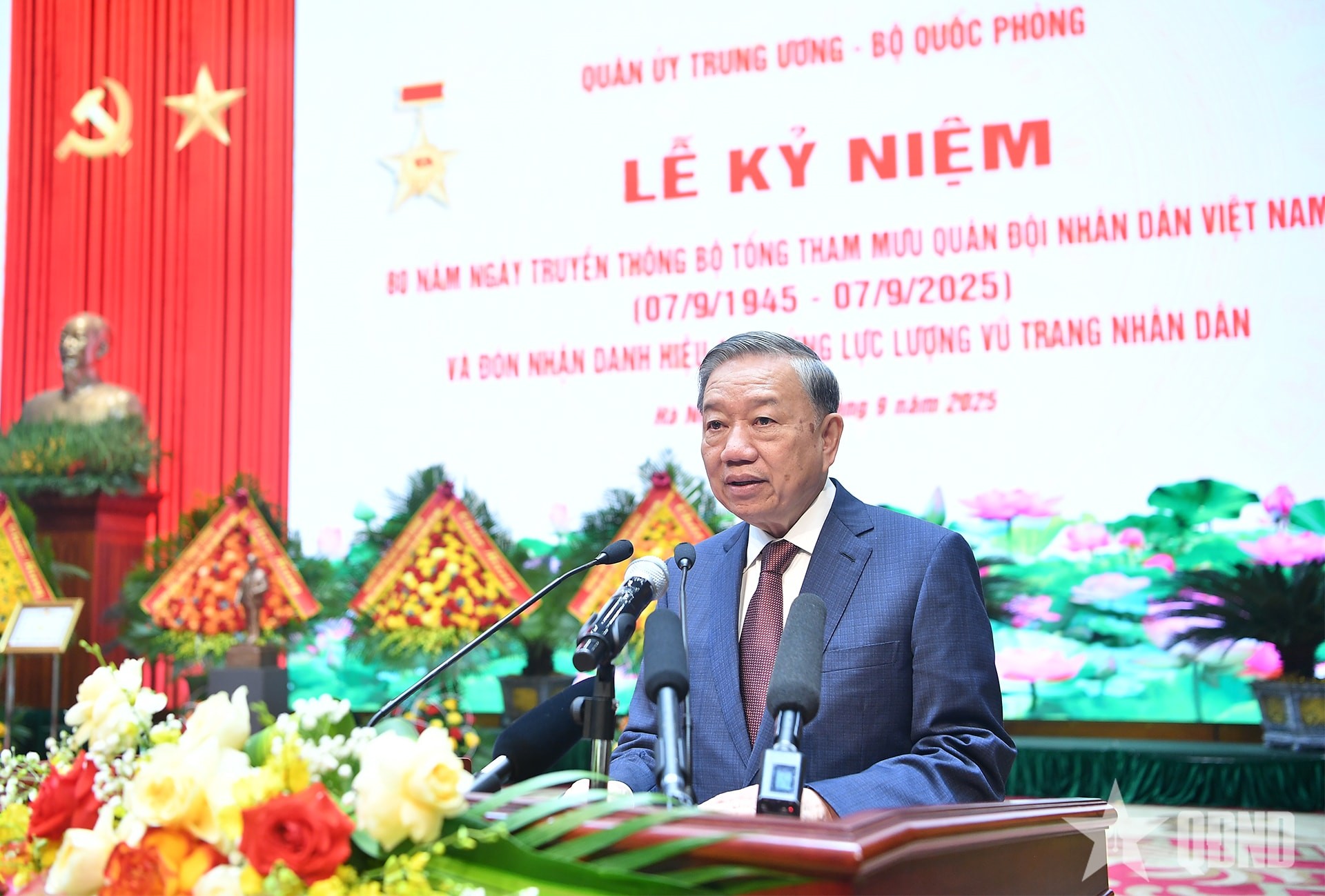 Quân đội nhân dân vững bước dưới cờ Đảng quang vinh ảnh 1