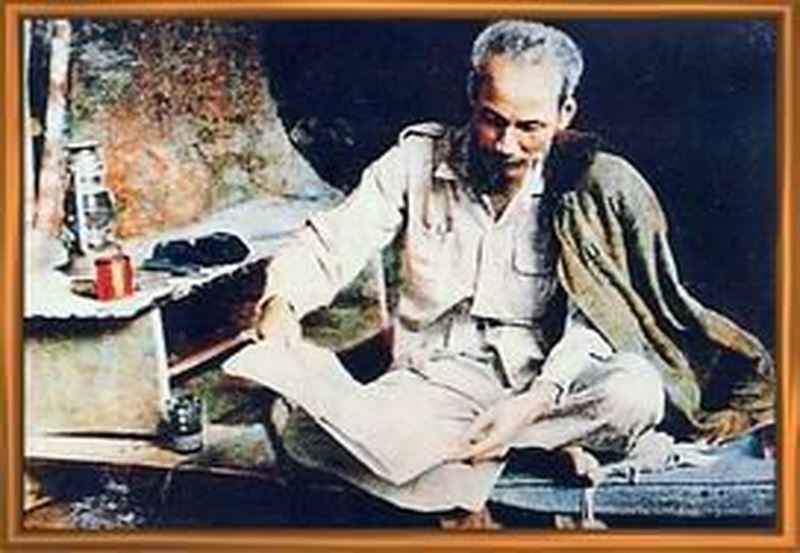 Những hình ảnh còn mãi với thời gian của Chủ tịch Hồ Chí Minh ảnh 17