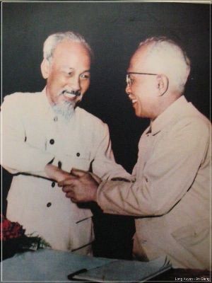 Những hình ảnh còn mãi với thời gian của Chủ tịch Hồ Chí Minh ảnh 1