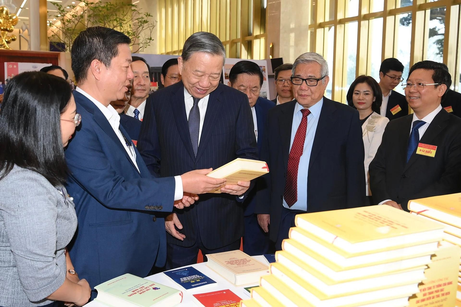 Tổng Bí thư: Xây dựng đội ngũ cán bộ tuyên giáo, dân vận chuyên tâm, thạo việc ảnh 6