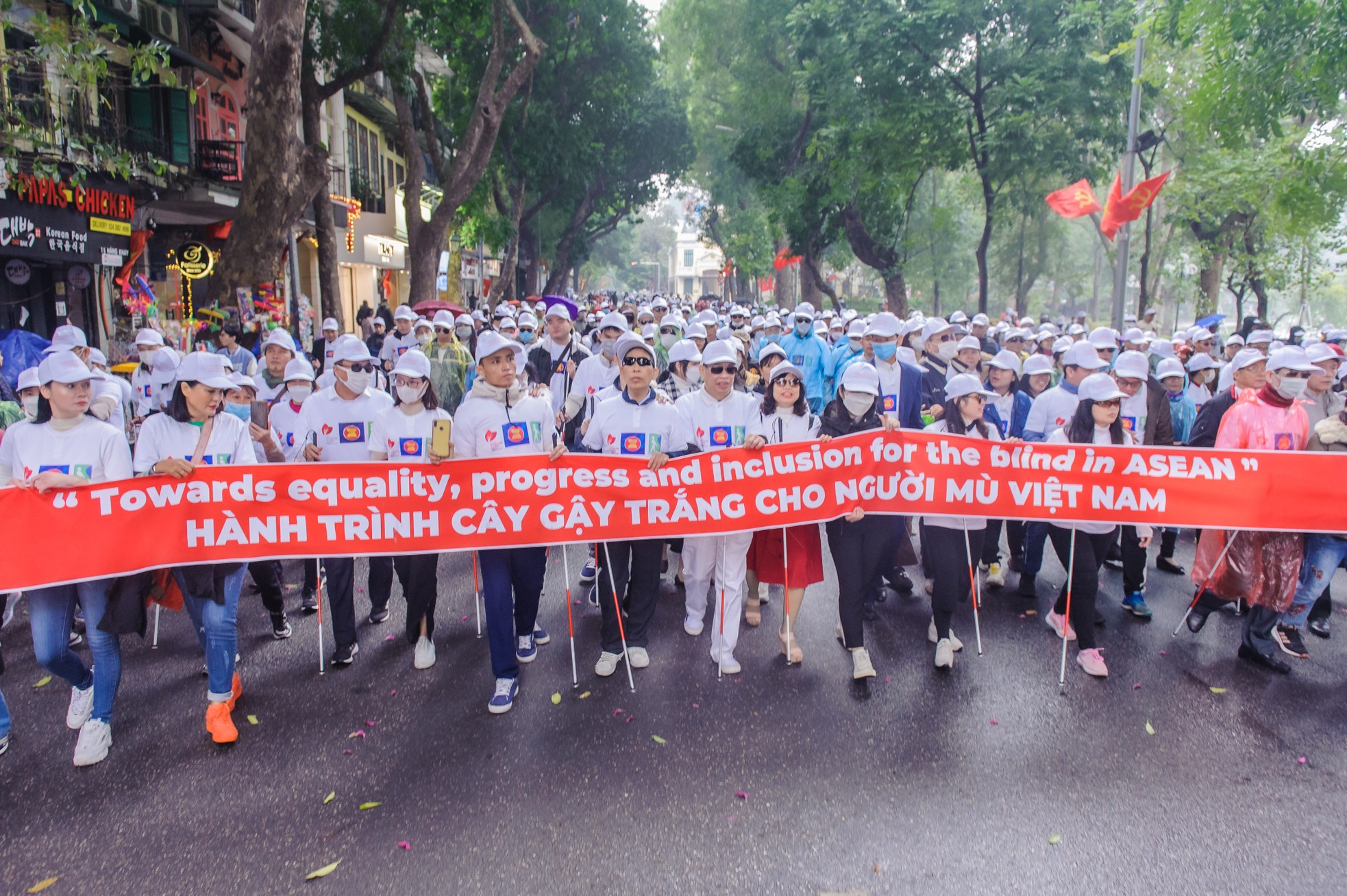 Thưởng lãm Hà Nội từ những di sản nghìn năm - Bài 3: Hồ Gươm và những chuyến bộ hành ảnh 7