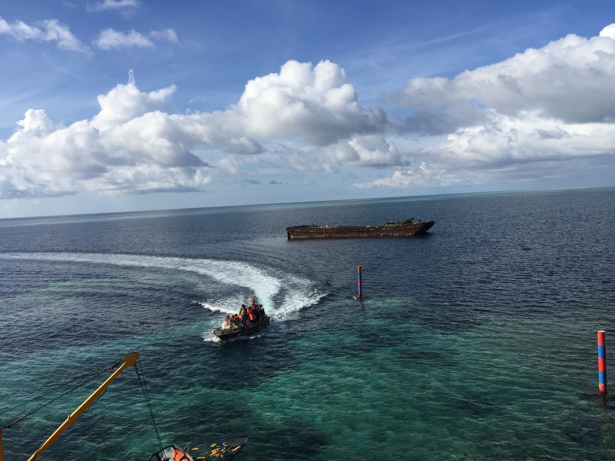 '10 ngày trên biển' - Mượn chuyện đảo xa nói về đất liền ảnh 2