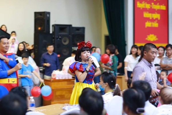 Chuyện về 10.000 cựu học sinh Hà Nội ngày đêm không ngủ, tiễn đưa 2 nạn nhân bị xe tông ở hầm Kim Liên ảnh 10