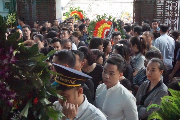 Chuyện về 10.000 cựu học sinh Hà Nội ngày đêm không ngủ, tiễn đưa 2 nạn nhân bị xe tông ở hầm Kim Liên ảnh 3