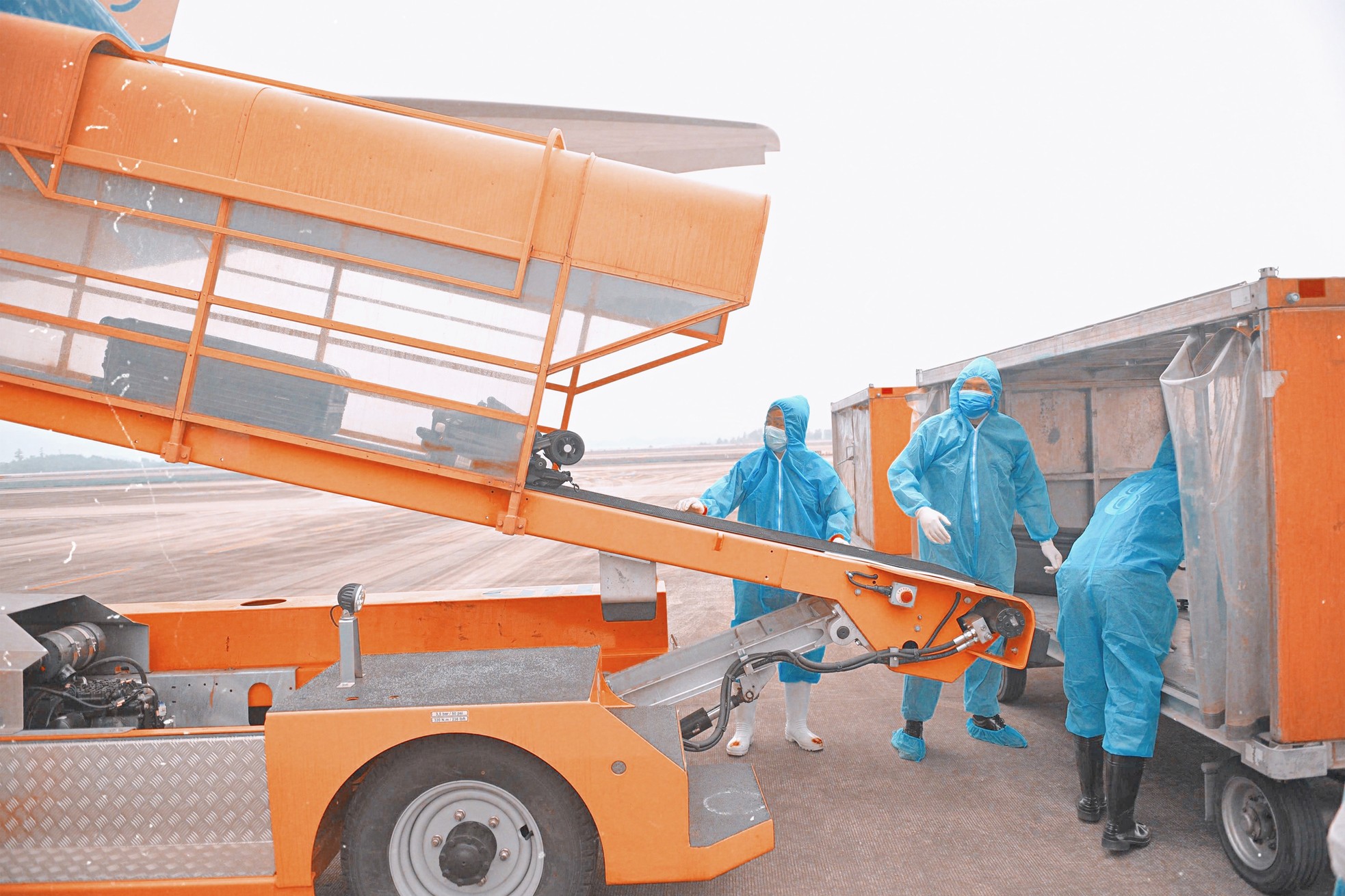 Đón người Việt từ vùng dịch: 'Mình không làm thì ai làm?' ảnh 2