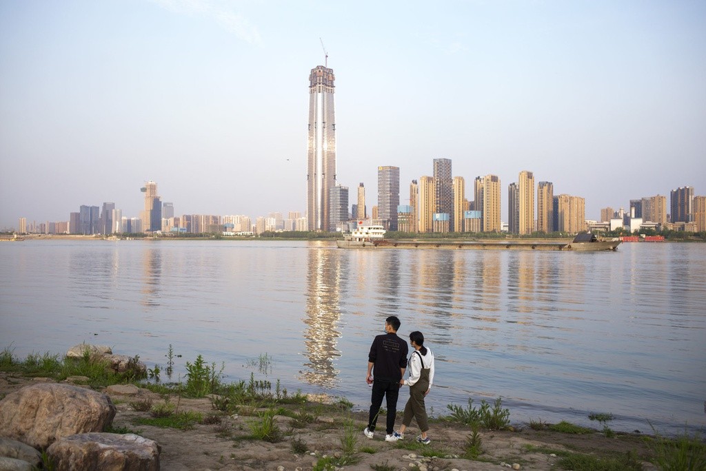 Hy vọng, sợ hãi và đau buồn: Vũ Hán sau khi dỡ bỏ lệnh phong tỏa ảnh 3