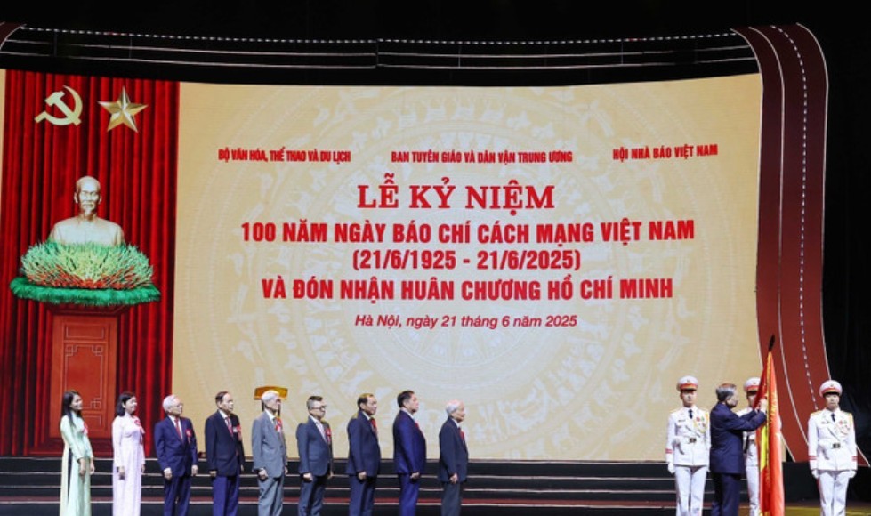 Tổng Bí thư: Báo chí cách mạng Việt Nam phải tiếp tục vươn mình mạnh mẽ, khẳng định vai trò tiên phong ảnh 1