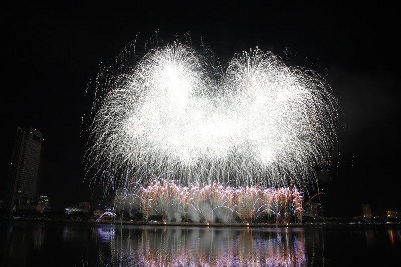 Rực rỡ lễ hội pháo hoa quốc tế tại Đà Nẵng ảnh 4