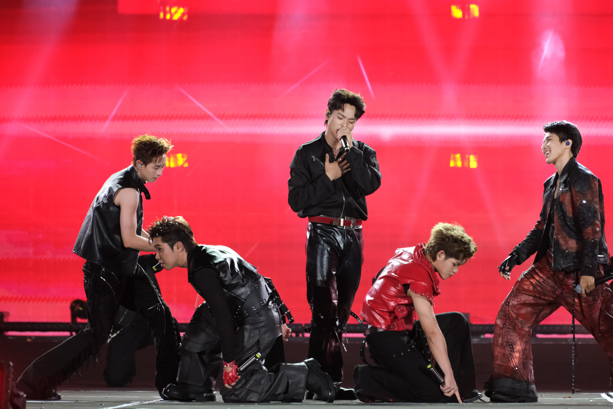 Gia Lai mở màn Năm Du lịch Quốc gia 2026 bằng Mega Concert mang dấu ấn vũ trụ “Say Hi” của DatVietVAC ảnh 11