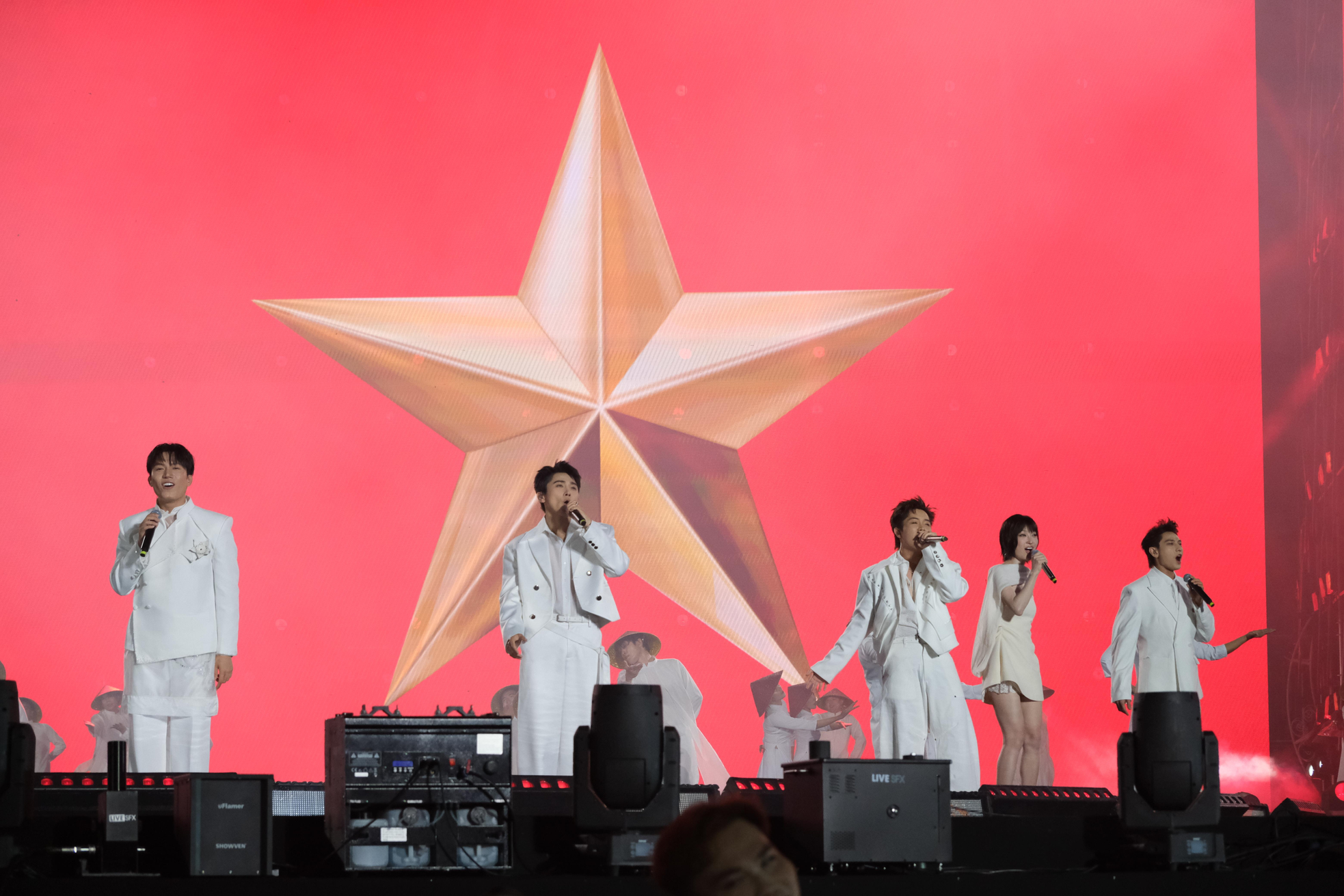 Gia Lai mở màn Năm Du lịch Quốc gia 2026 bằng Mega Concert mang dấu ấn vũ trụ “Say Hi” của DatVietVAC ảnh 16