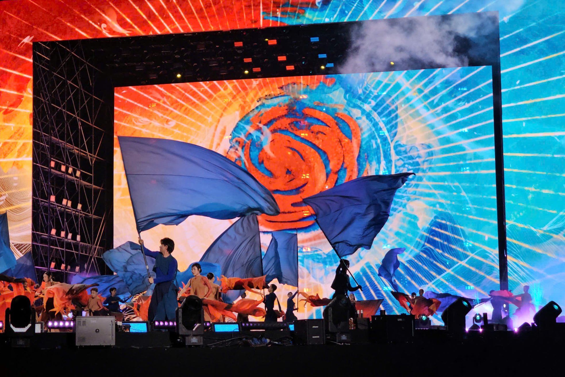 Gia Lai mở màn Năm Du lịch Quốc gia 2026 bằng Mega Concert mang dấu ấn vũ trụ “Say Hi” của DatVietVAC ảnh 6