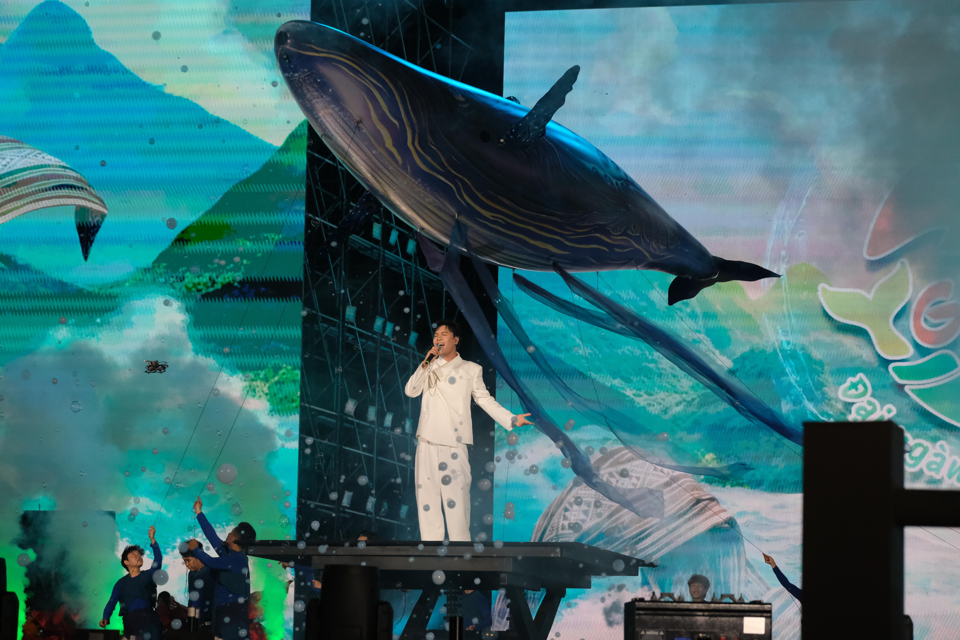 Gia Lai mở màn Năm Du lịch Quốc gia 2026 bằng Mega Concert mang dấu ấn vũ trụ “Say Hi” của DatVietVAC ảnh 14