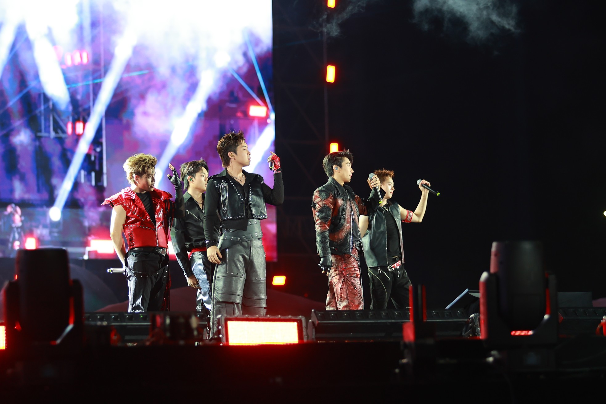 Gia Lai mở màn Năm Du lịch Quốc gia 2026 bằng Mega Concert mang dấu ấn vũ trụ “Say Hi” của DatVietVAC ảnh 12