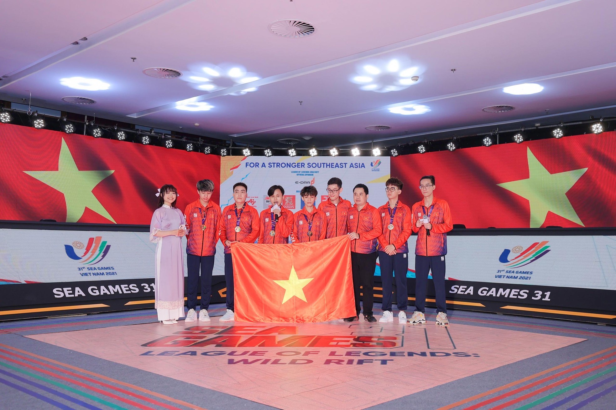 Áo dài Việt Nam ghi dấu trên đấu trường SEA Games 31 ảnh 6