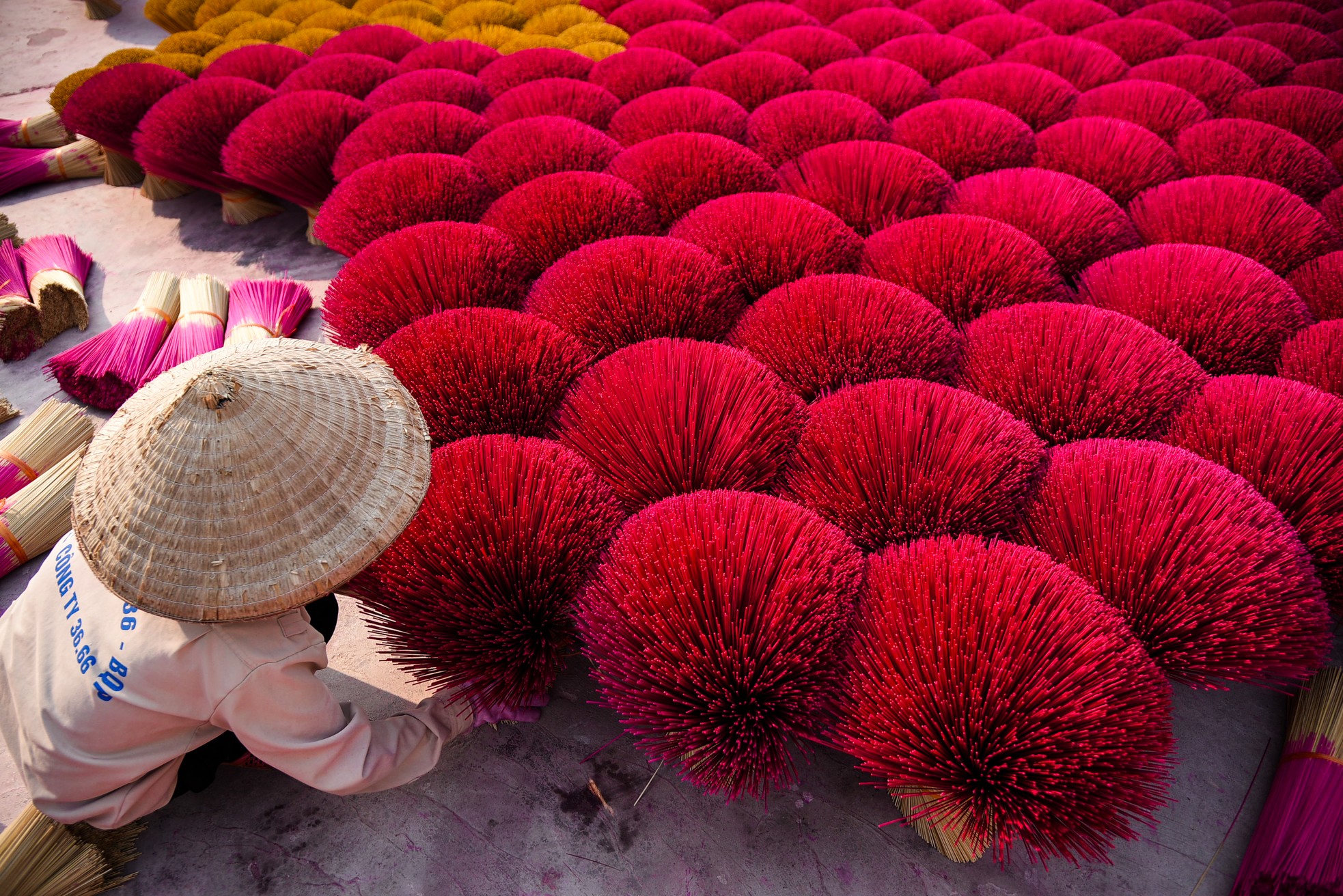 Lạc vào xứ sở rộn sắc màu ở làng hương Quảng Phú Cầu ảnh 12