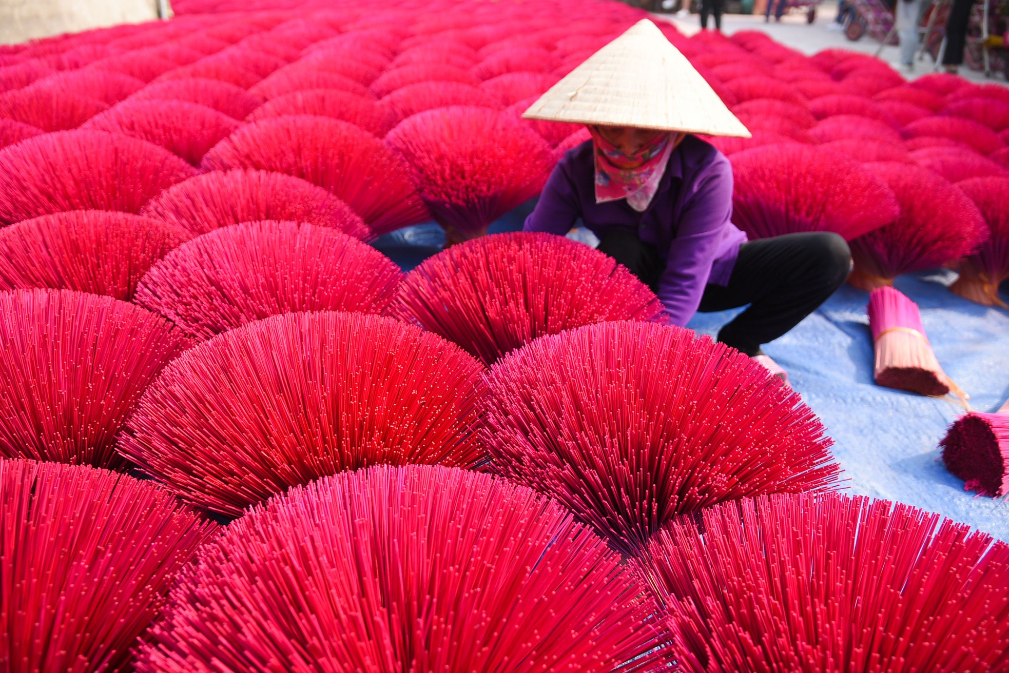 Lạc vào xứ sở rộn sắc màu ở làng hương Quảng Phú Cầu ảnh 6