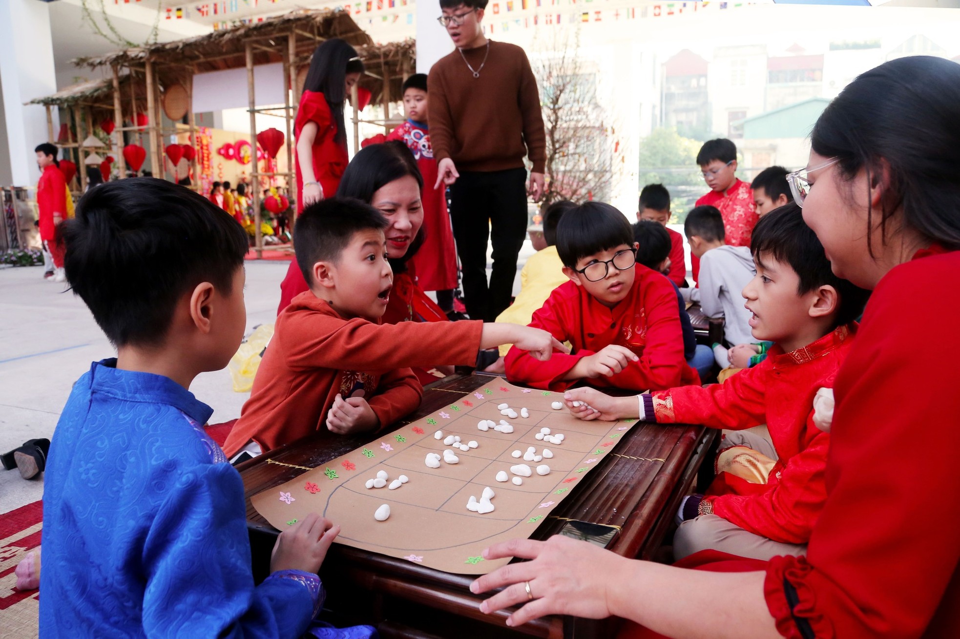 Kể chuyện văn hóa bằng trò chơi dân gian - Bài 4: Dắt trẻ bước vào thế giới trò chơi dân gian ảnh 2