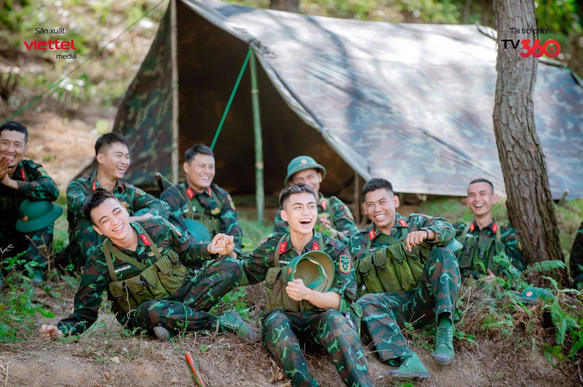 Khi nghệ sĩ truyền cảm hứng trong màu áo lính ảnh 10