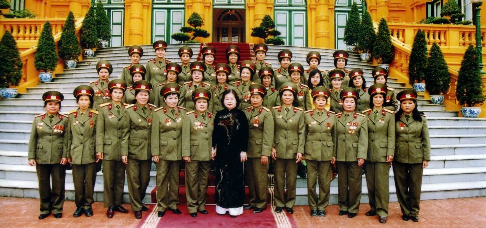 Những bông hồng sau tay lái ảnh 1