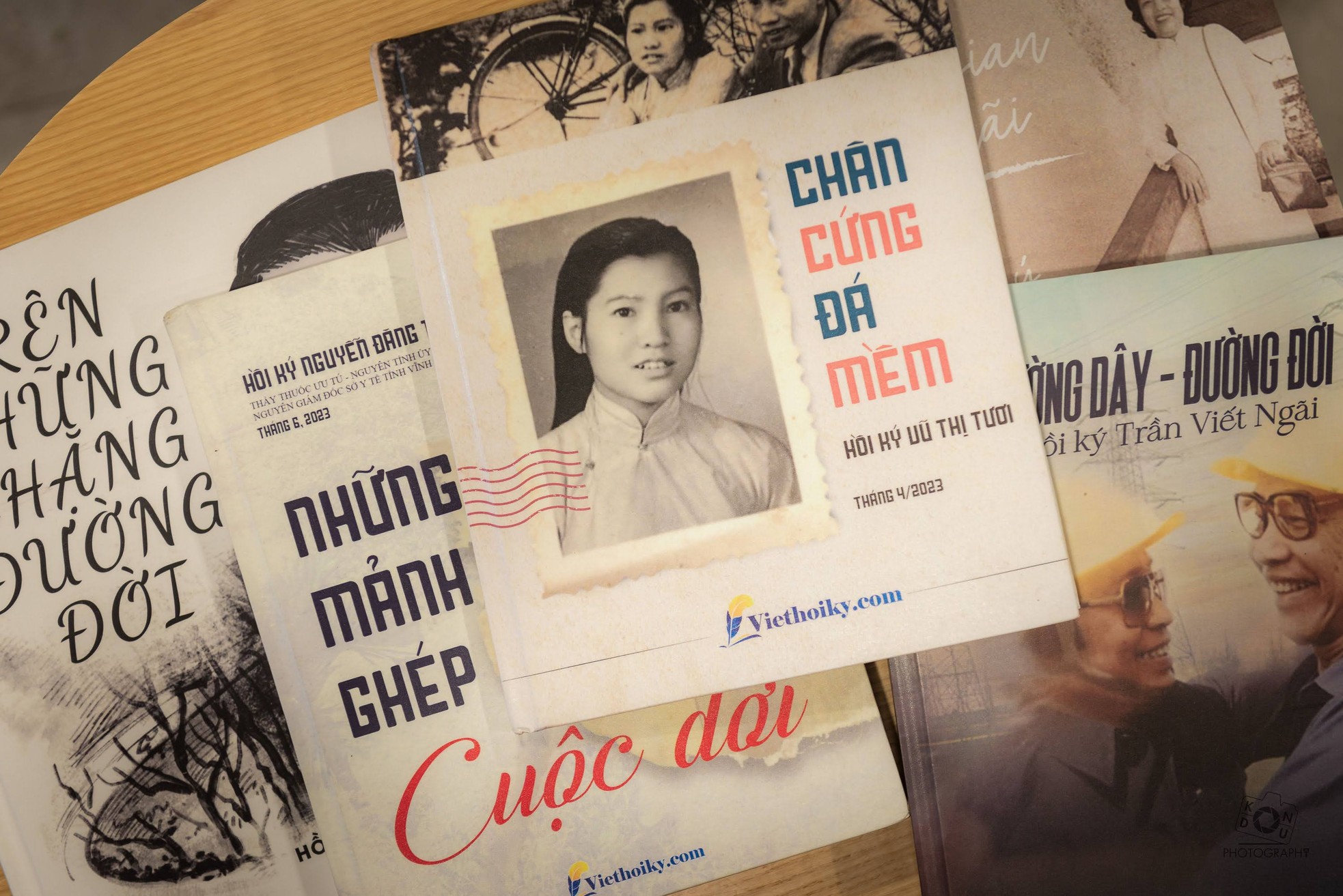 Hồi ký - Tấm gương soi chiếu lịch sử và con người ảnh 3