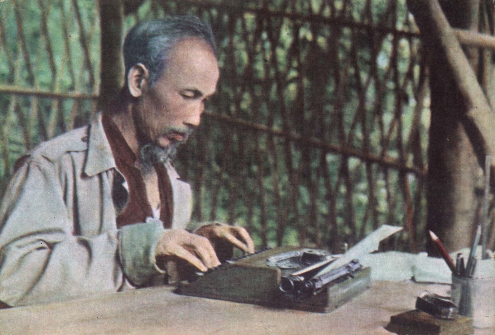 Nét đặc sắc trong thực tiễn và phong cách làm báo của Chủ tịch Hồ Chí Minh ảnh 1