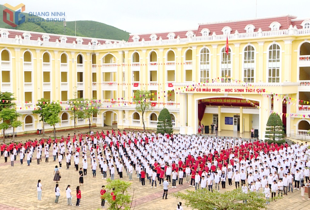 Dấu ấn của những cán bộ “thật thà nhúng tay vào việc” - Bài 4: Nắng ấm về trên những rẻo cao ảnh 4