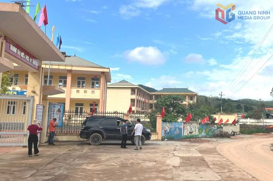 Dấu ấn của những cán bộ “thật thà nhúng tay vào việc” - Bài 2: "Ánh sáng" văn minh về bản ảnh 1