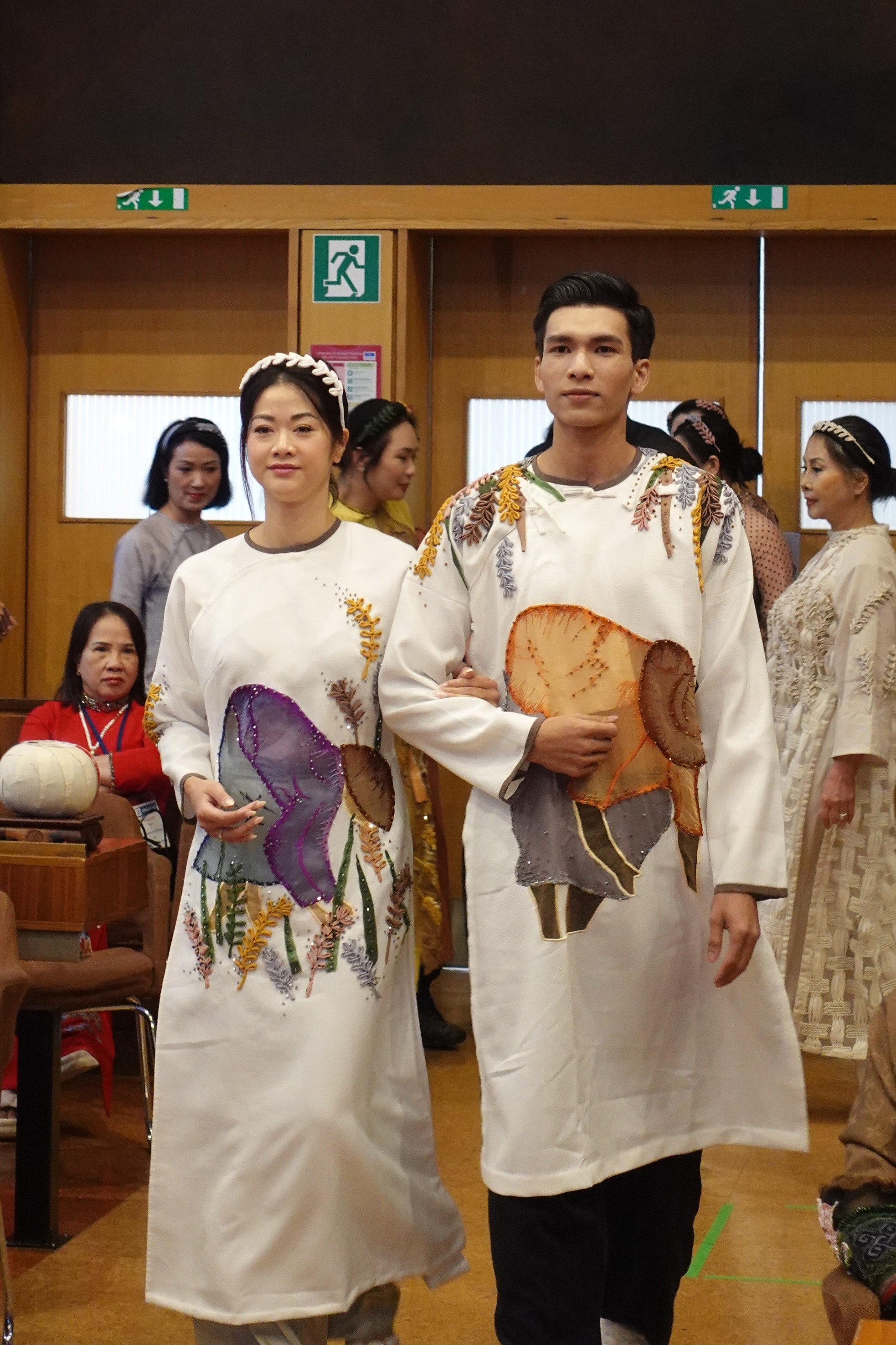 Paris, một thoáng áo dài ảnh 6