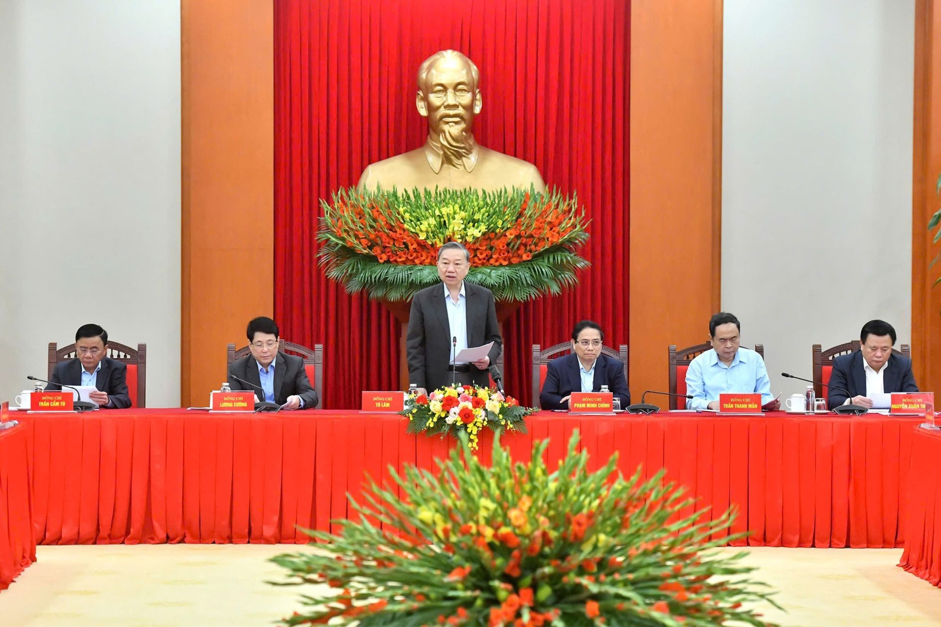 Bảo đảm văn kiện Đại hội XIV trở thành động lực đổi mới tư duy và hành động, khơi dậy khát vọng phát triển ảnh 2