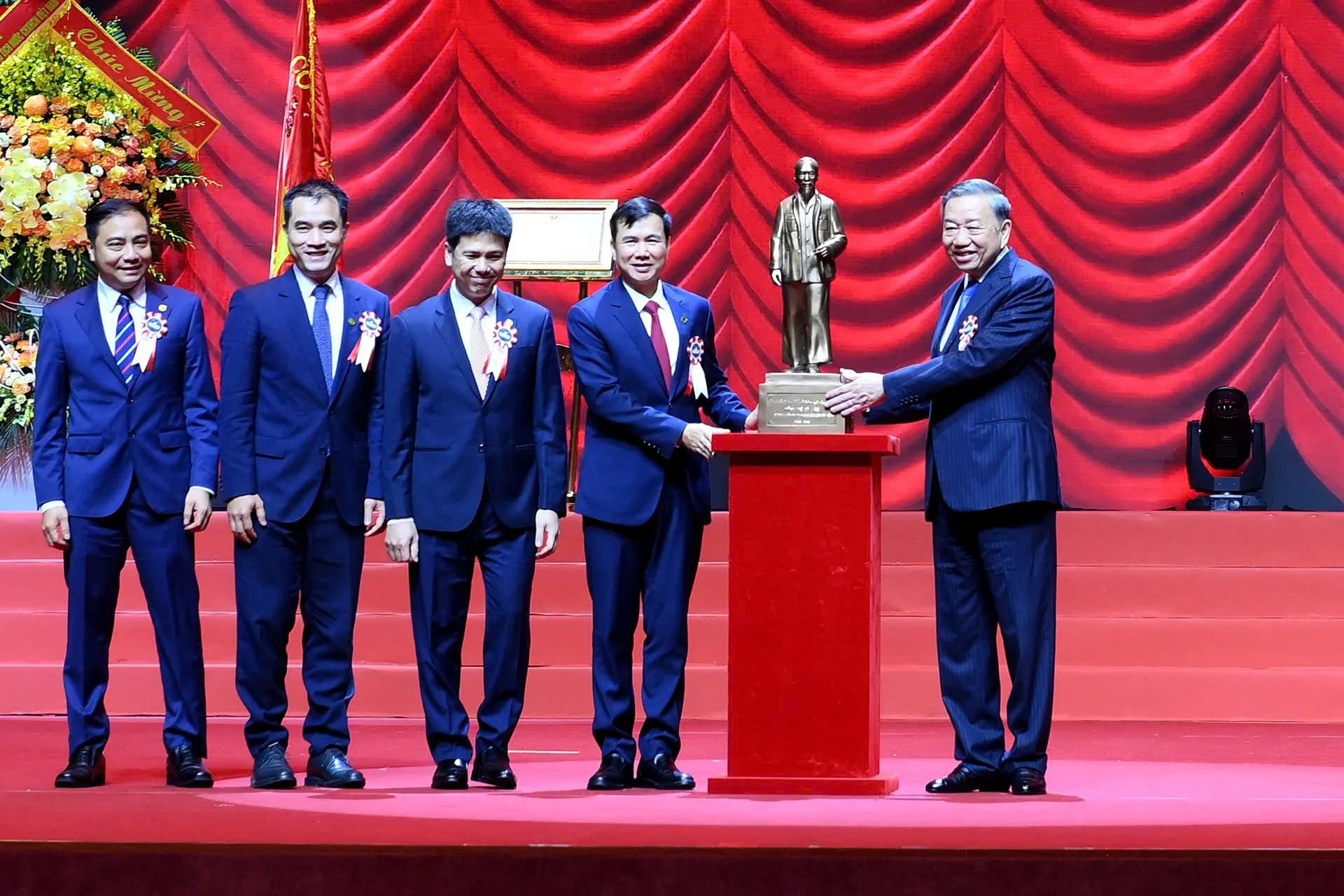 Phát biểu của Tổng Bí thư, Chủ tịch nước Tô Lâm tại Lễ kỷ niệm 120 năm Ngày truyền thống Đại học Quốc gia Hà Nội ảnh 3
