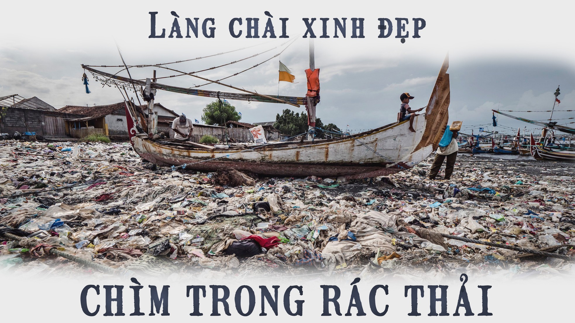 Làng chài xinh đẹp chìm trong rác thải - ảnh 1