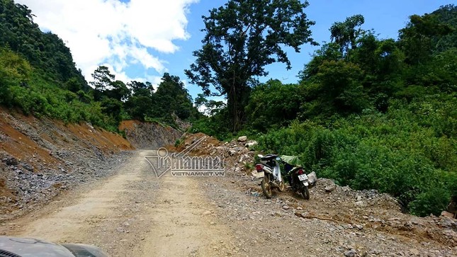 Lạnh gáy cung đường độc đạo xuyên 'lãnh địa ma túy' Tà Dê - ảnh 5