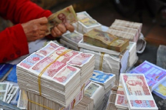 Xử lí nghiêm việc kinh doanh tiền mệnh giá nhỏ trái phép - ảnh 1