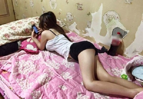 Nam, nữ sinh viên bán dâm kiếm tiền tiêu Tết - ảnh 1