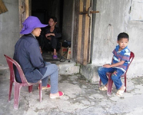 Hãi hùng ngày bị chồng lột đồ, dùng vật nhọn đâm vào vùng kín (2) - ảnh 2