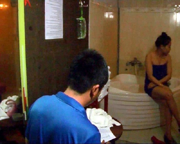 Đồng Nai: Đột nhập Cty buôn gái, bắt nhân viên kích dục câu khách - ảnh 1