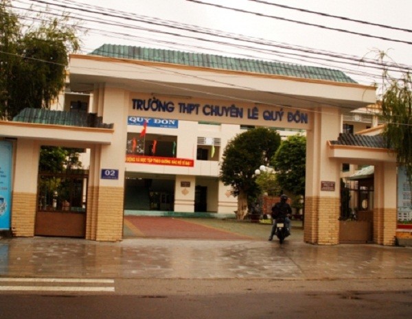 Bình Định: Sự thật vụ thầy giáo định mổ bụng ở lễ kỷ niệm trường - ảnh 1