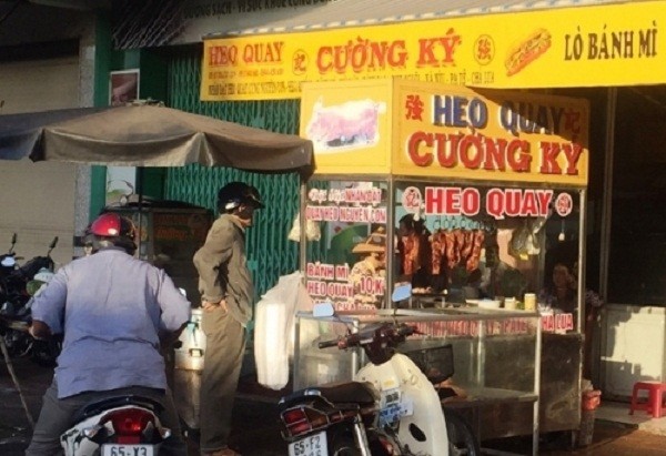 Dùng thịt heo ôi thiu làm pate, chả lụa bán cho sinh viên - ảnh 1