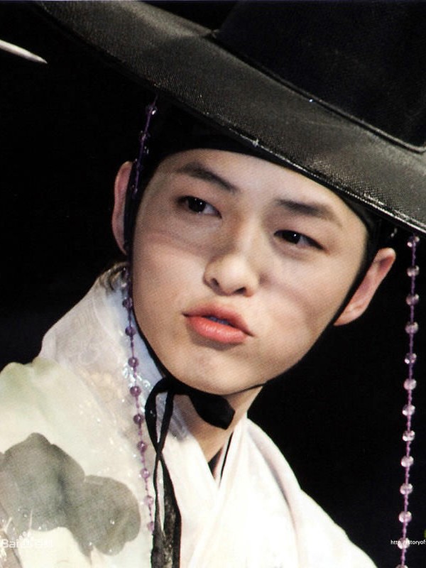 Song Joong Ki và 'bệ đỡ' trở thành hoàng tử màn ảnh châu Á - ảnh 3
