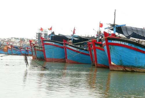 Các tỉnh miền Trung ứng phó áp thấp nhiệt đới - ảnh 1