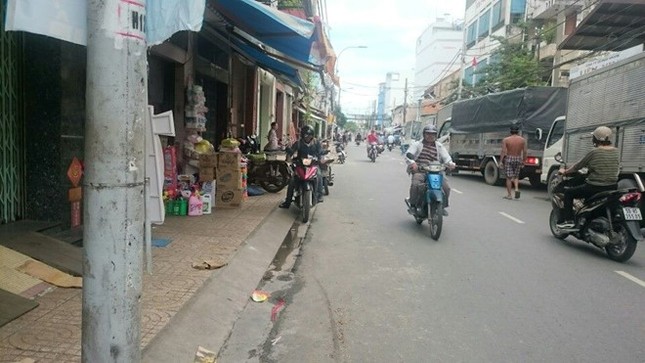 4 tên chém tiểu thương Sài Gòn cướp 120 triệu đồng - ảnh 1