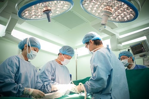 Vinmec và Vinschool chuyển đổi sang mô hình phi lợi nhuận - ảnh 1