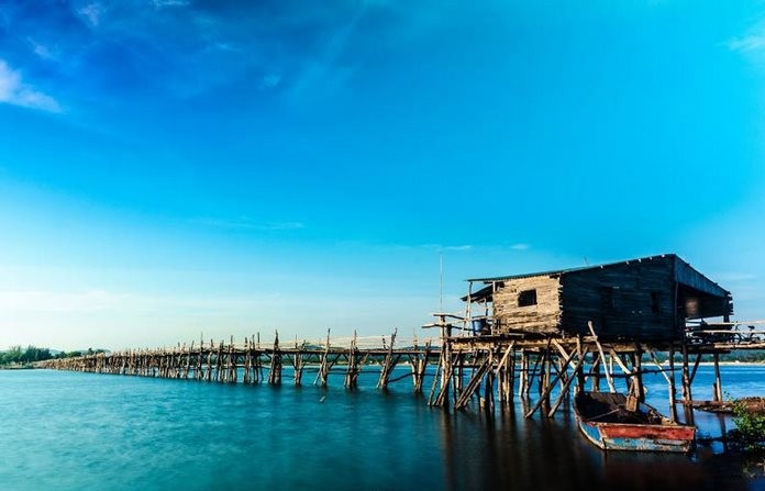 Cầu Ông Cọp còn là lối đi tắt dẫn đến các thắng cảnh nổi tiếng nào ở Phú Yên?