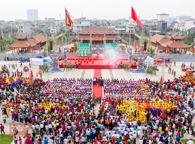 Cùng đợt với Danh lam thắng cảnh Ruộng bậc thang Mù Cang Chải còn có di nào cũng được xếp hạng?