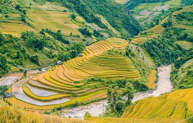 Huyện Mù Cang Chải nằm về phía nào của tỉnh Yên Bái?