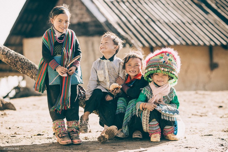 Dân tộc nào có tục trùm chăn để chọn bạn tình?