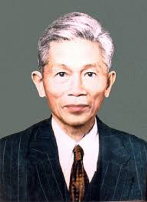 Ngoài việc sáng tác văn học, ông còn...?