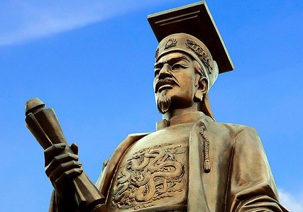 Dưới thời tiền Lê, ông từng giữ chức vụ gì?