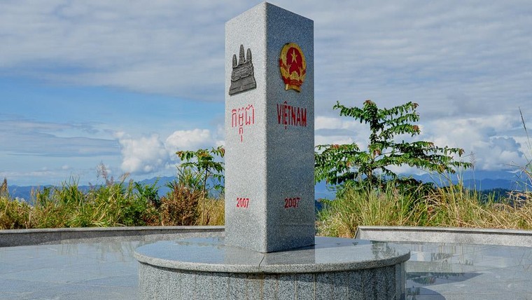 Việt Nam có đường biên giới trên bộ dài bao nhiêu km?