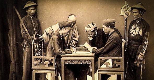Lúc chấm thi, ông đã hành xử như thế nào khi đọc được một bài rất hay nhưng phạm húy?